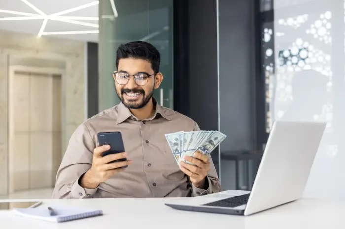 Hindari Pinjol Ilegal! Tips Mengenali Pinjaman Online yang Aman
